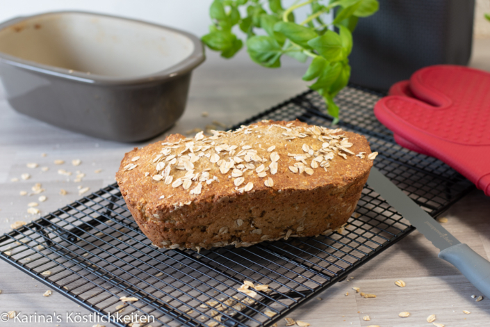 Schnelles Haferflocken Eiweiß Brot ohne Hefe Karina Groß mit Pampered