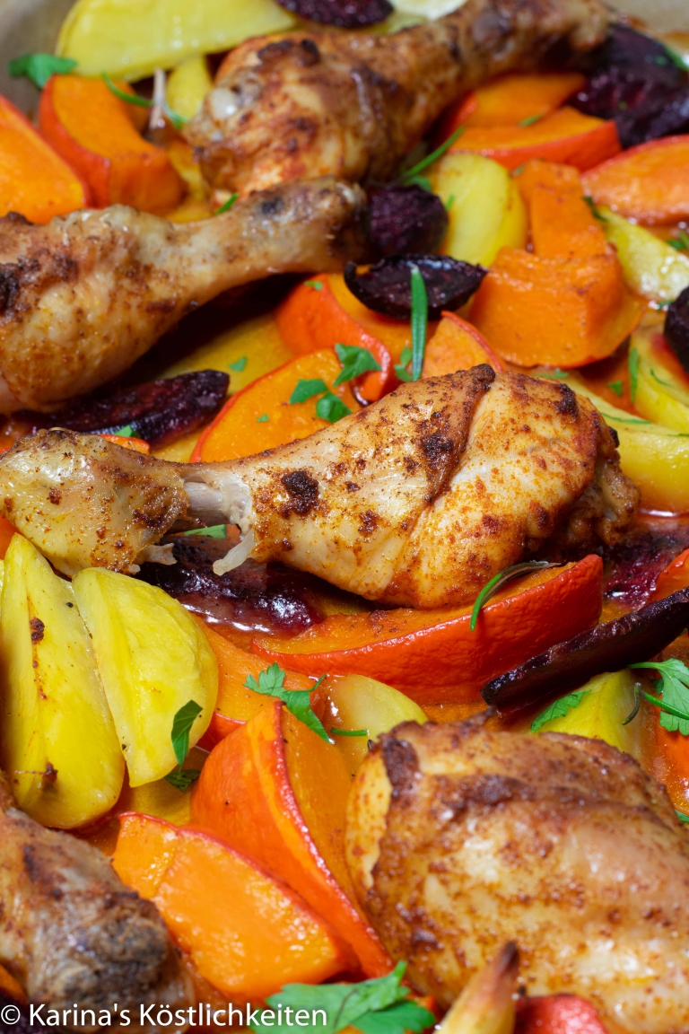 Hähnchen Drumsticks mit Kartoffelspalten, Hokkaido Kürbis und Rote Bete ...