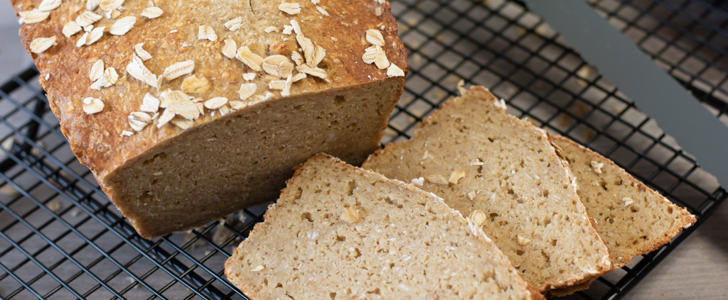 Schnelles Haferflocken-Eiweiß-Brot ohne Hefe - Karina ...