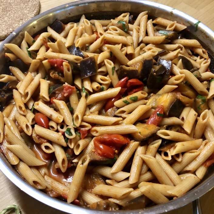 Rezept Penne All‘ Arrabiata mit Auberginen und Feta Rezept Penne All' Arrabiata mit Auberginen und Feta