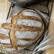 Brot Pampered Chef Ofenmeister auf einem Kuchengitter
