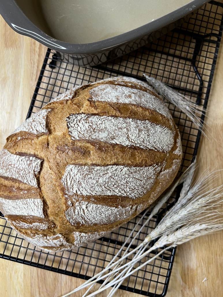 Brot Pampered Chef Ofenmeister auf einem Kuchengitter