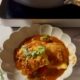 Dampfende Ravioli-Hack-Suppe mit frischem Spinat in der Brilliance Antihaft-Bratpfanne von Pampered Chef serviert.